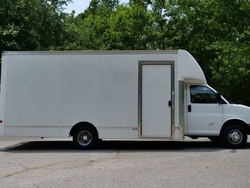 Used 2021 Chevrolet Express 4500 Extended w/ Power Convenience Package RWD image 38