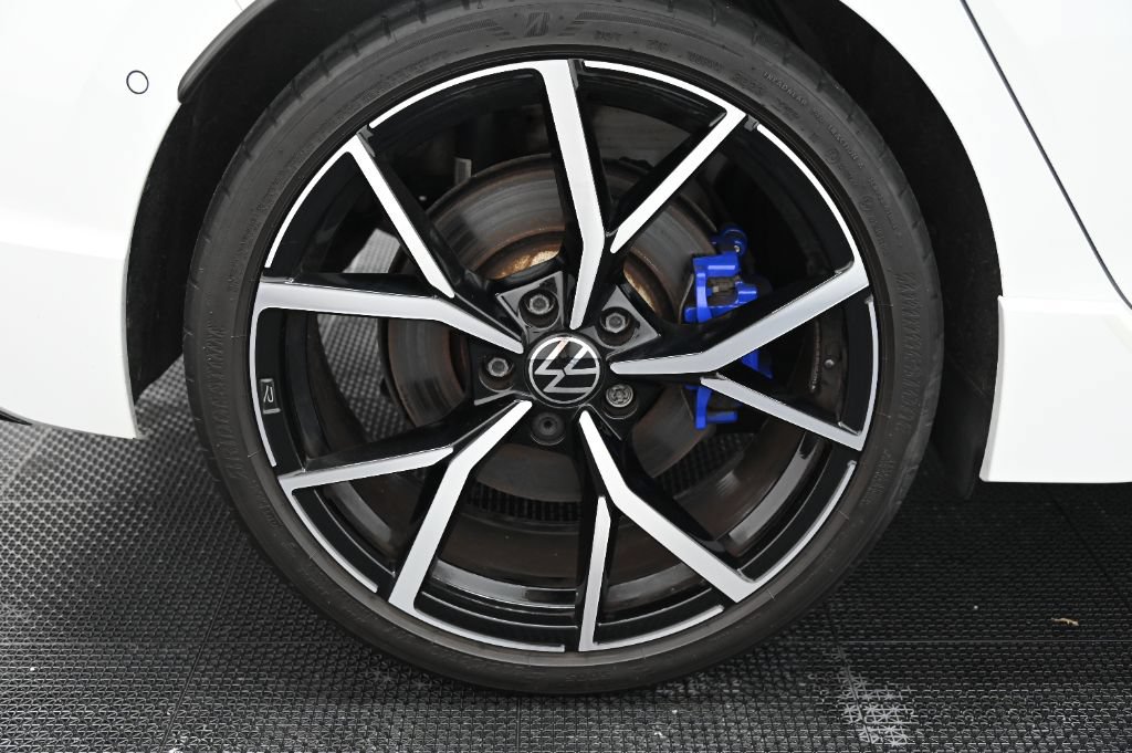 Used 2024 Volkswagen Golf R AWD/4WD image 42