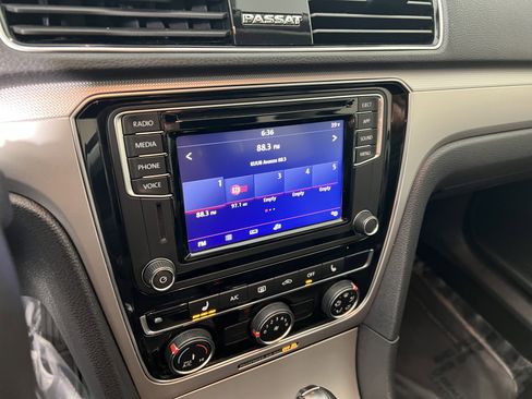 Used 2019 Volkswagen Passat 2.0T Wolfsburg w/ Wheels & Sunroof Package image 27