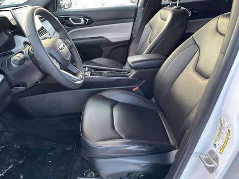 Used 2024 Jeep Compass Limited image 18