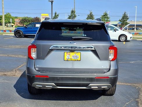 Used 2021 Ford Explorer XLT w/ Equipment Group 202A AWD/4WD image 24