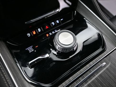 Used 2024 Jeep Wagoneer L Series II w/ Flexible Seating Group image 20