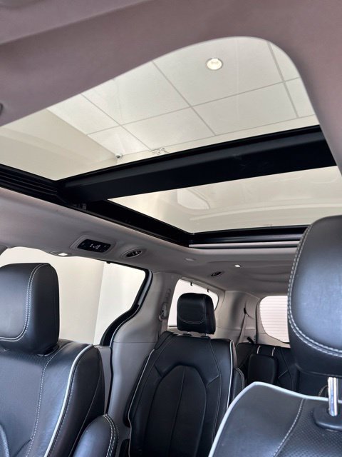 Used 2022 Chrysler Pacifica Limited FWD image 26