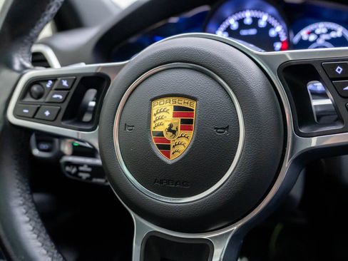 Used 2022 Porsche Cayenne Platinum Edition AWD/4WD image 28