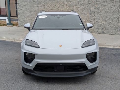Used 2025 Porsche Macan 4 Electric image 10