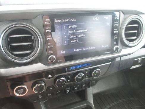 Used 2022 Toyota Tacoma TRD Off-Road w/ Technology Package AWD/4WD image 26