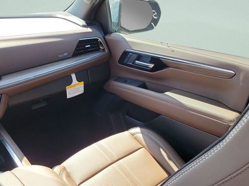 New 2026 Chevrolet Suburban High Country AWD/4WD image 24
