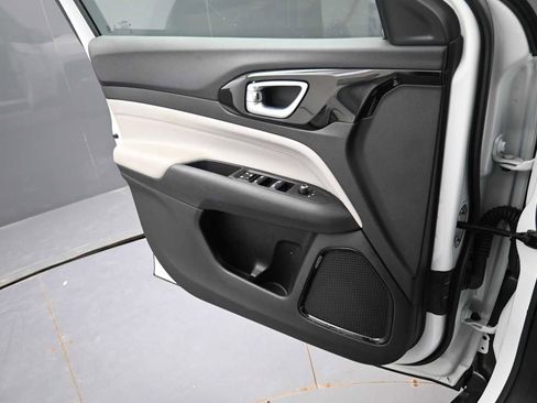 Used 2022 Jeep Compass Limited image 10