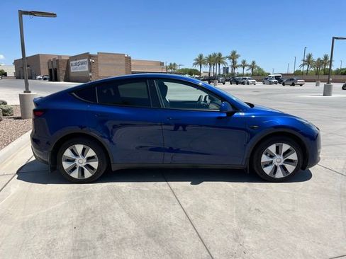 Used 2023 Tesla Model Y AWD image 3