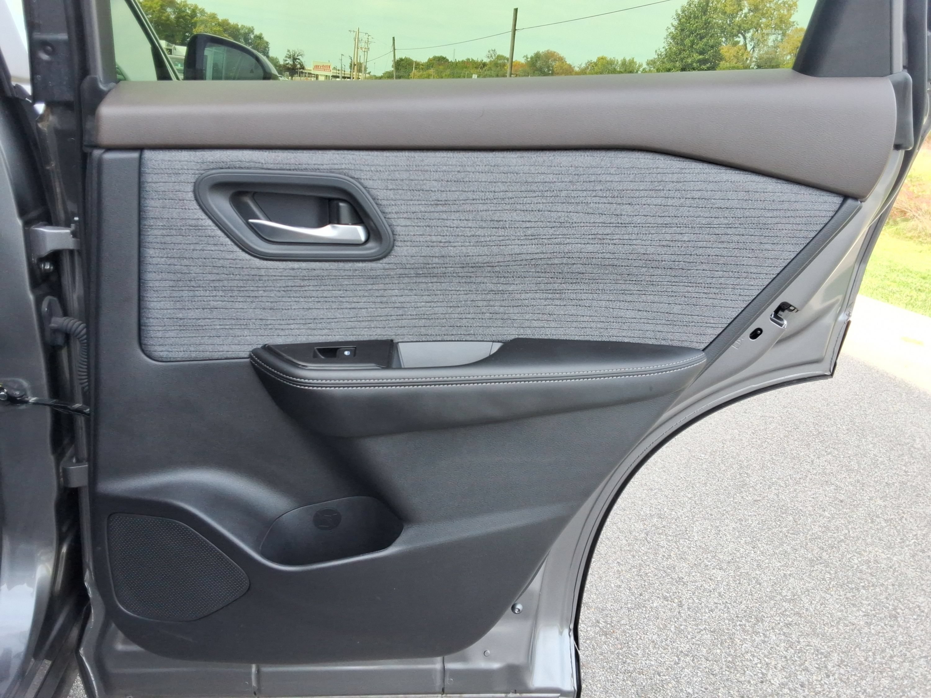 Used 2023 Nissan Rogue SV AWD/4WD image 37