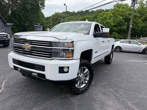 Used 2015 Chevrolet Silverado 2500 High Country w/ Duramax Plus Package AWD/4WD image 23