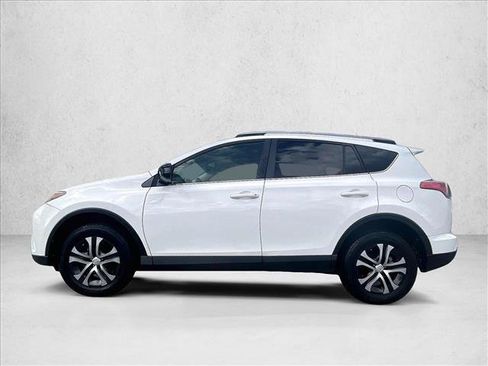 Used 2018 Toyota RAV4 LE FWD image 6