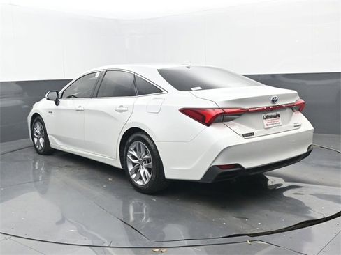 Used 2021 Toyota Avalon XLE image 3