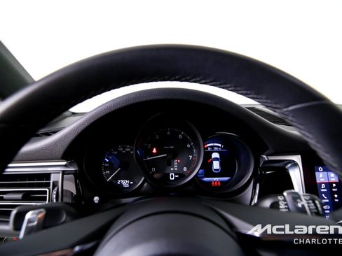 Used 2024 Porsche Macan AWD/4WD image 13