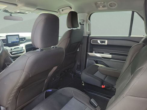 Used 2023 Ford Explorer XLT RWD image 12