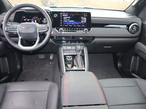 Certified 2024 Chevrolet Colorado Z71 w/ LPO, Dark Essentials Package image 10