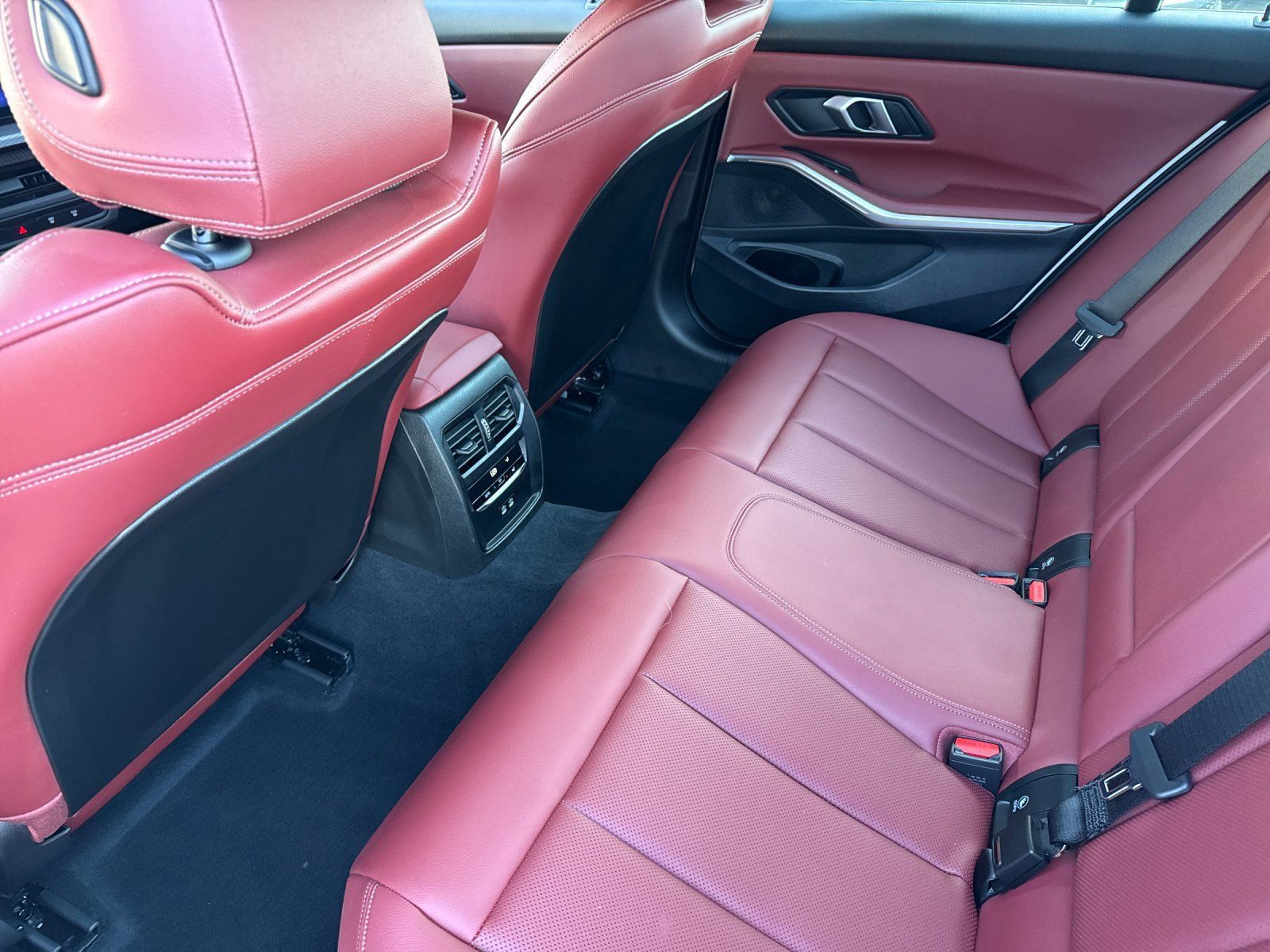 Used 2025 BMW 330i Sedan w/ Premium Package RWD image 12