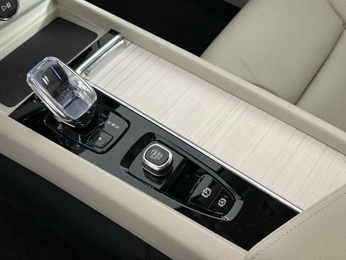 New 2026 Volvo XC60 T8 Ultra w/ Climate Package AWD/4WD image 19