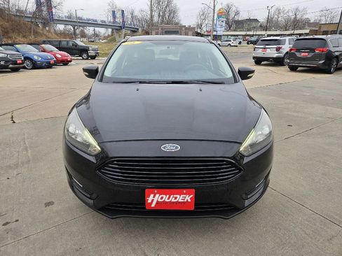 Used 2016 Ford Focus SE image 2