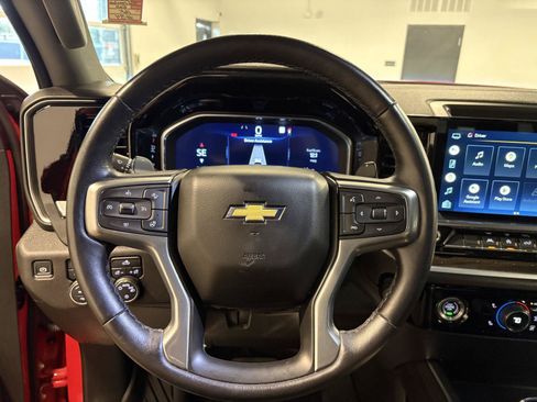 Used 2022 Chevrolet Silverado 1500 LT AWD/4WD image 12