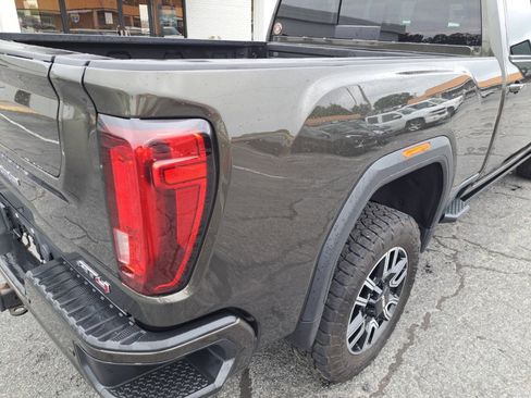 Used 2022 GMC Sierra 2500 AT4 w/ AT4 Premium Plus Package AWD/4WD image 12