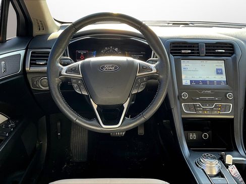 Used 2020 Ford Fusion SE w/ Equipment Group 151A image 5