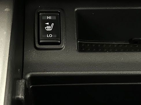 Used 2024 Nissan Titan SV w/ SV Convenience Package image 19