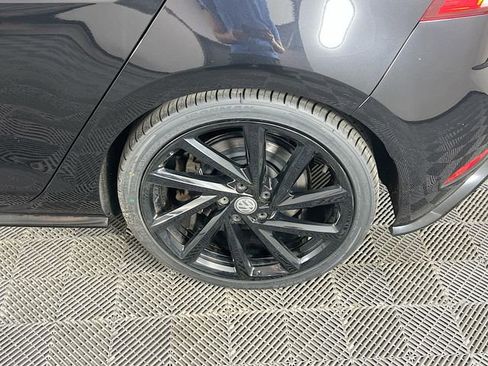 Used 2018 Volkswagen Golf R 4-Door AWD/4WD image 31