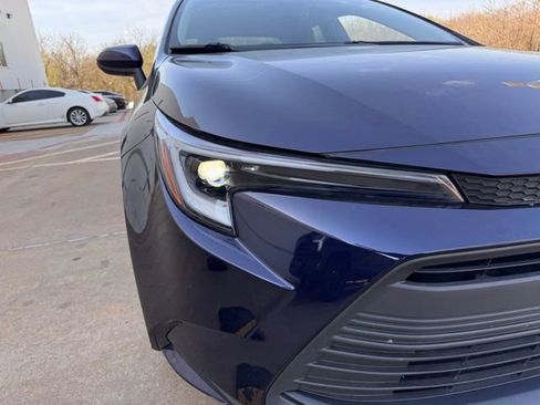 Used 2024 Toyota Corolla LE image 2