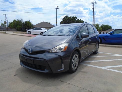 Used 2015 Toyota Prius V Four FWD image 2