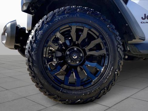 Used 2022 Jeep Gladiator Rubicon w/ Cold Weather Group image 11