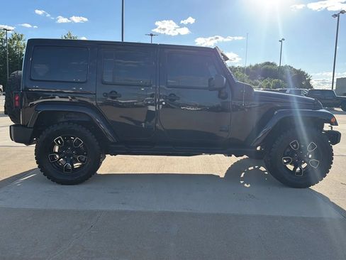 Used 2017 Jeep Wrangler Unlimited Sahara AWD/4WD image 24