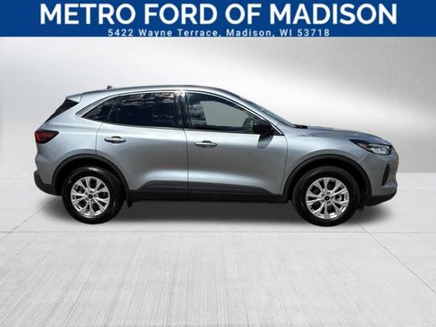 Used 2024 Ford Escape Active AWD/4WD image 2