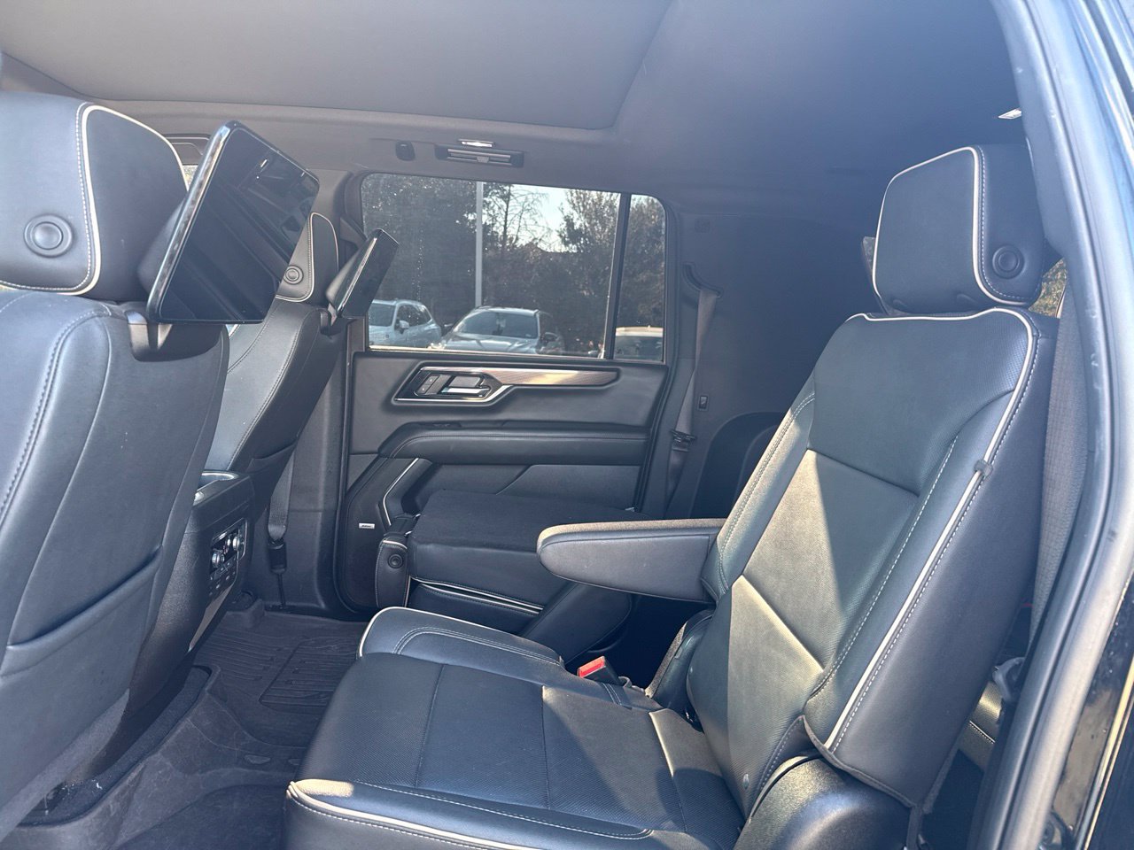 Used 2025 GMC Yukon XL Elevation w/ Elevation Premium Package AWD/4WD image 26