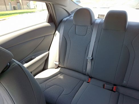 New 2025 Hyundai Elantra SE image 12