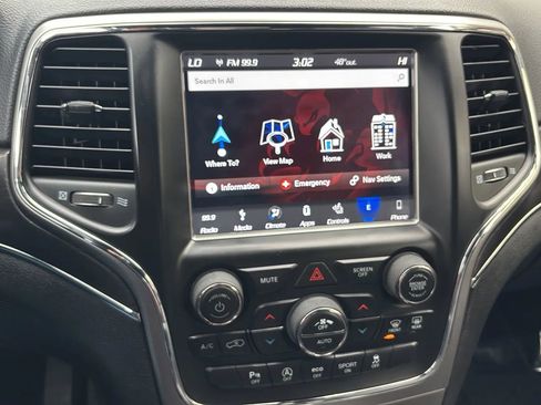 Used 2018 Jeep Grand Cherokee Limited image 18