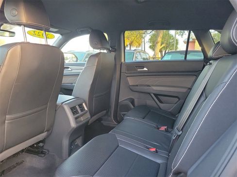 Certified 2022 Volkswagen Atlas Cross Sport SE image 8