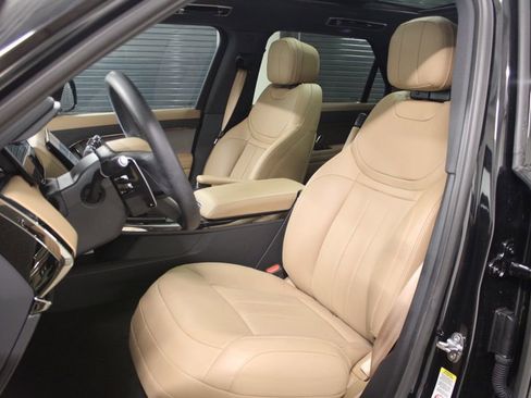 Used 2025 Land Rover Range Rover Sport SE image 5