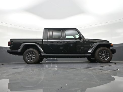 Used 2025 Jeep Gladiator Sport image 27