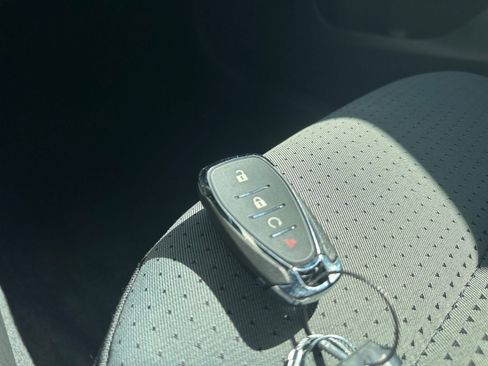 Used 2025 Chevrolet Trax LT image 21