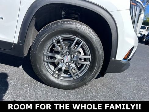 Used 2025 GMC Acadia Elevation image 8