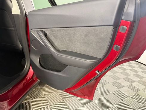 Used 2025 Tesla Model Y Long Range image 27