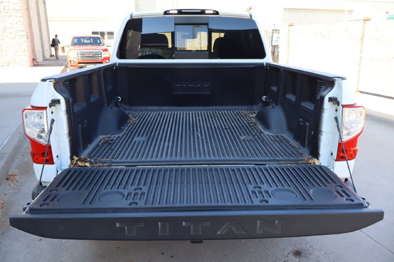 Used 2018 Nissan Titan SV w/ SV Convenience Package RWD image 25