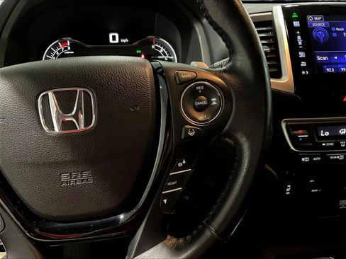 Used 2016 Honda Pilot Touring image 12