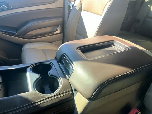 Used 2018 Chevrolet Suburban LT image 18