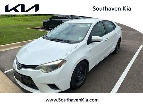 Used 2015 Toyota Corolla LE FWD image 1