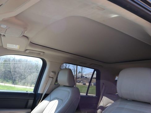 Used 2022 Ford Expedition Limited image 17