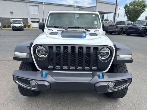 Used 2022 Jeep Wrangler Unlimited Rubicon 4xe w/ Cold Weather Group AWD/4WD image 16