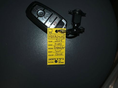 Used 2024 Ford Expedition Max XLT image 22