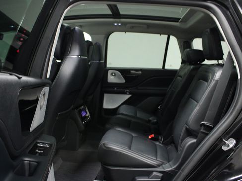Used 2025 Lincoln Aviator Reserve w/ Equipment Group 201A AWD/4WD image 13
